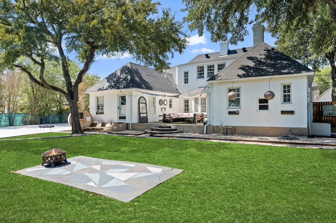 Photo of 445 N Wall ST