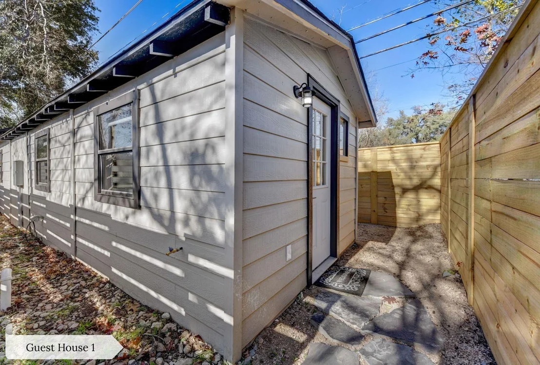 Photo of 7002 Whispering Oaks DR