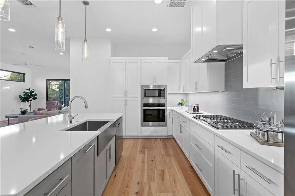 Photo of 1004 Lott Ave