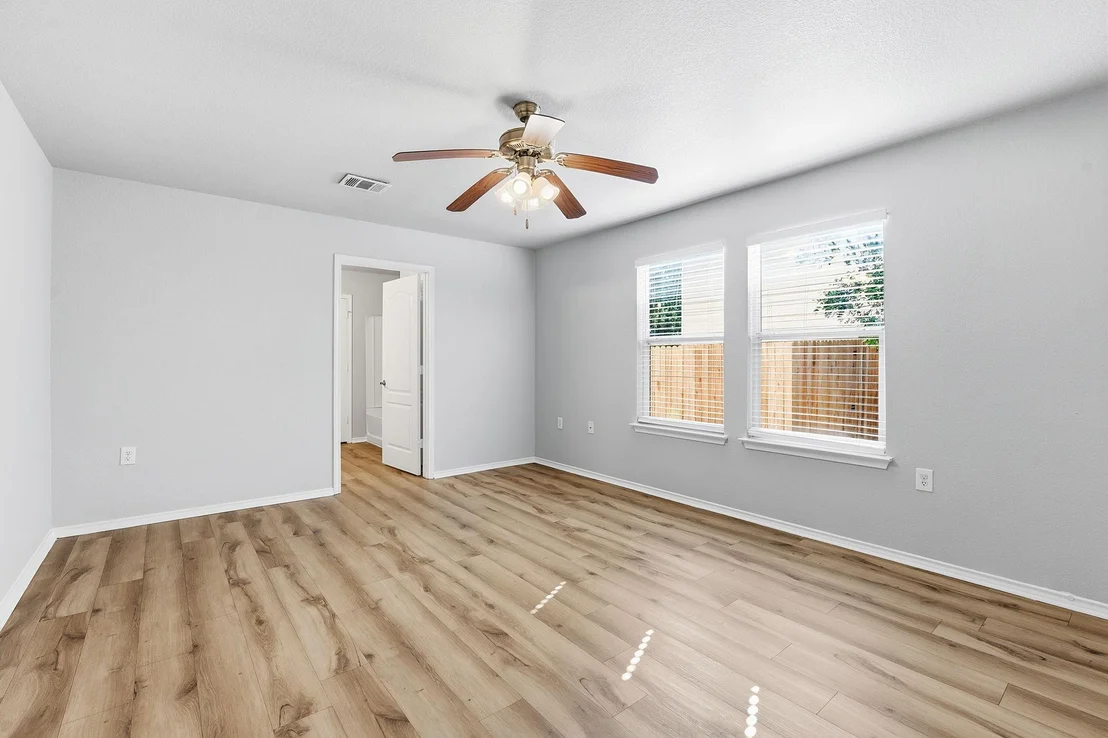 Photo of 6736 Cornish Hen LN