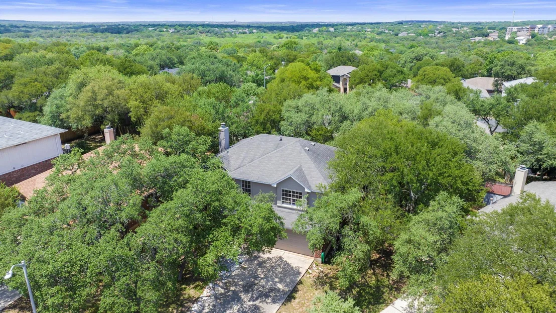 Photo of 2028 Desco DR