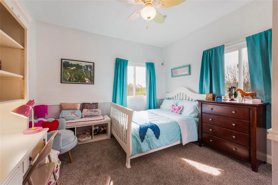 Photo of 261 Tobin DR