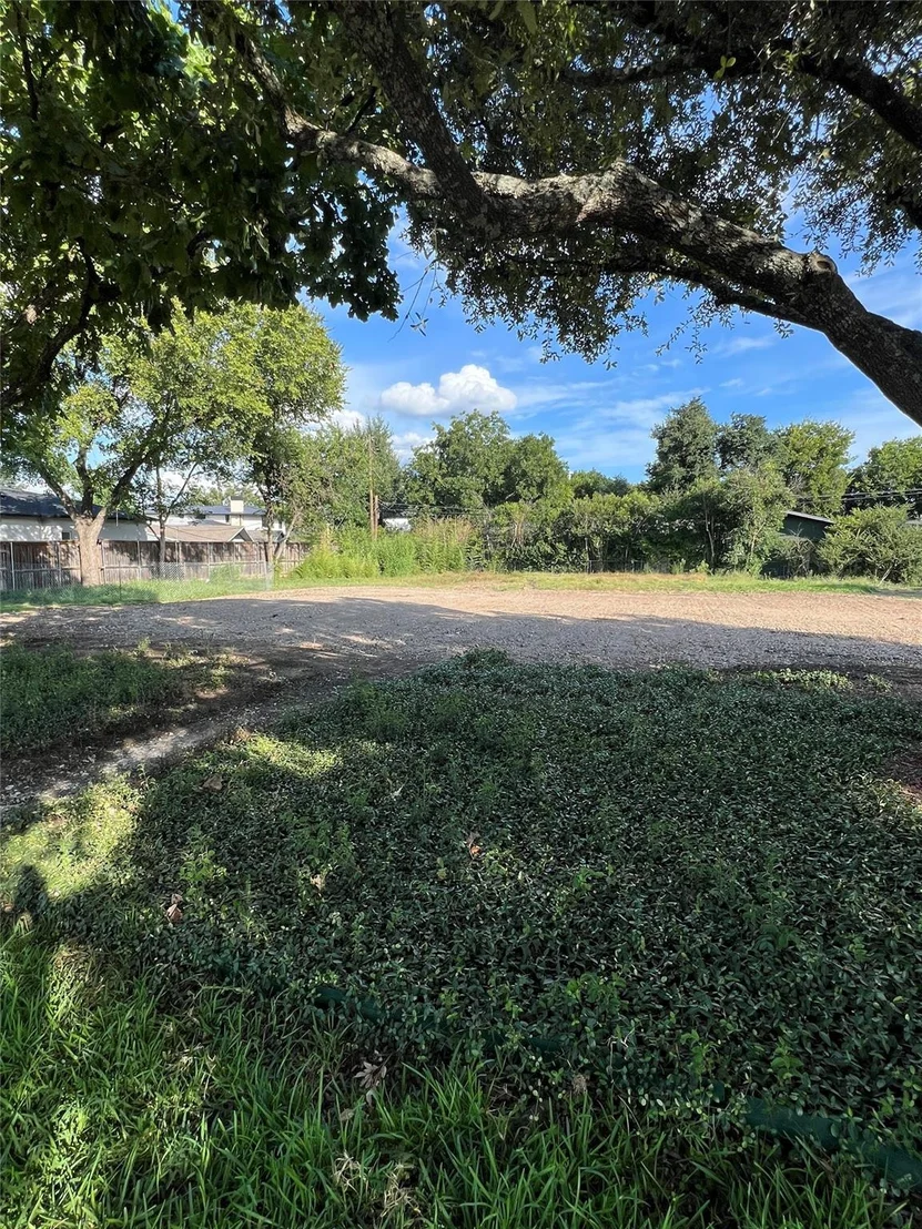 Photo of 4801 Fairview DR