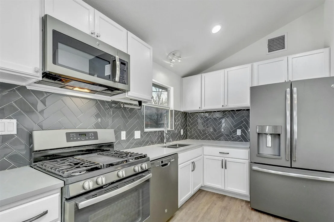 Photo of 1504 Cloverleaf DR