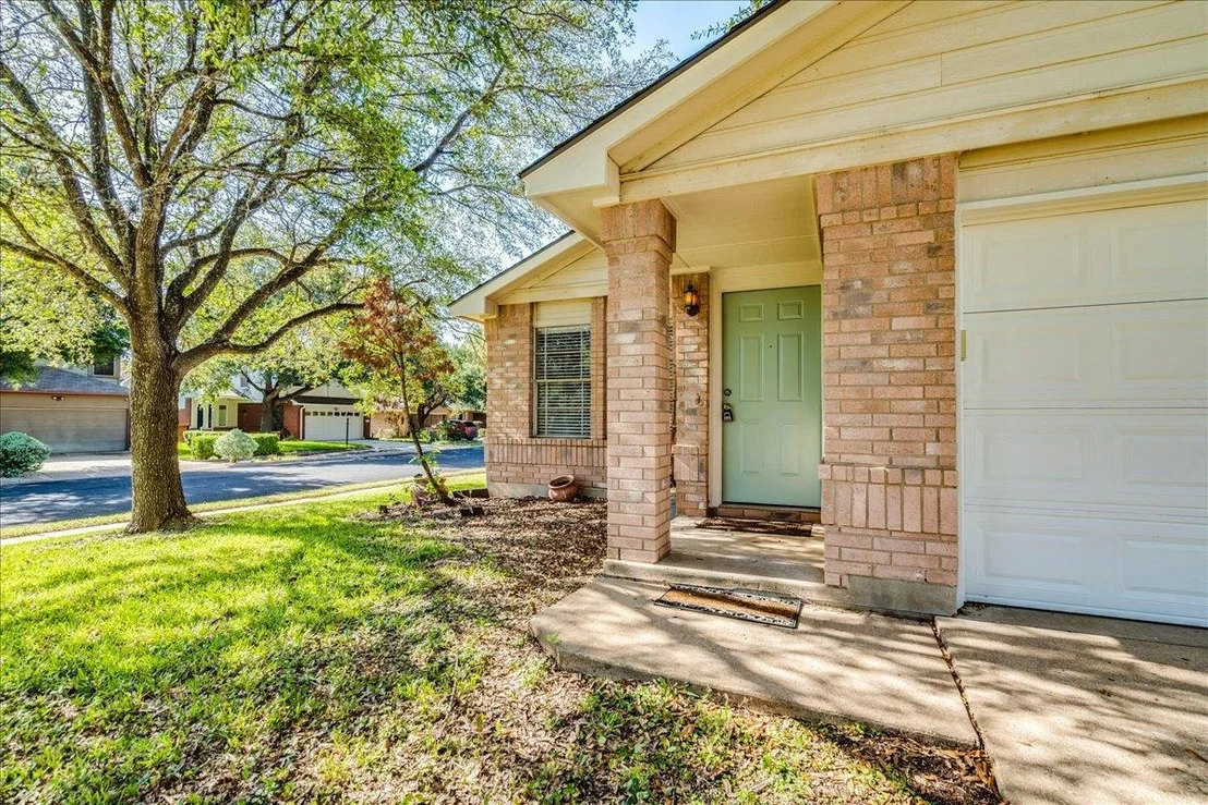 Photo of 1701 Friars Tale LN
