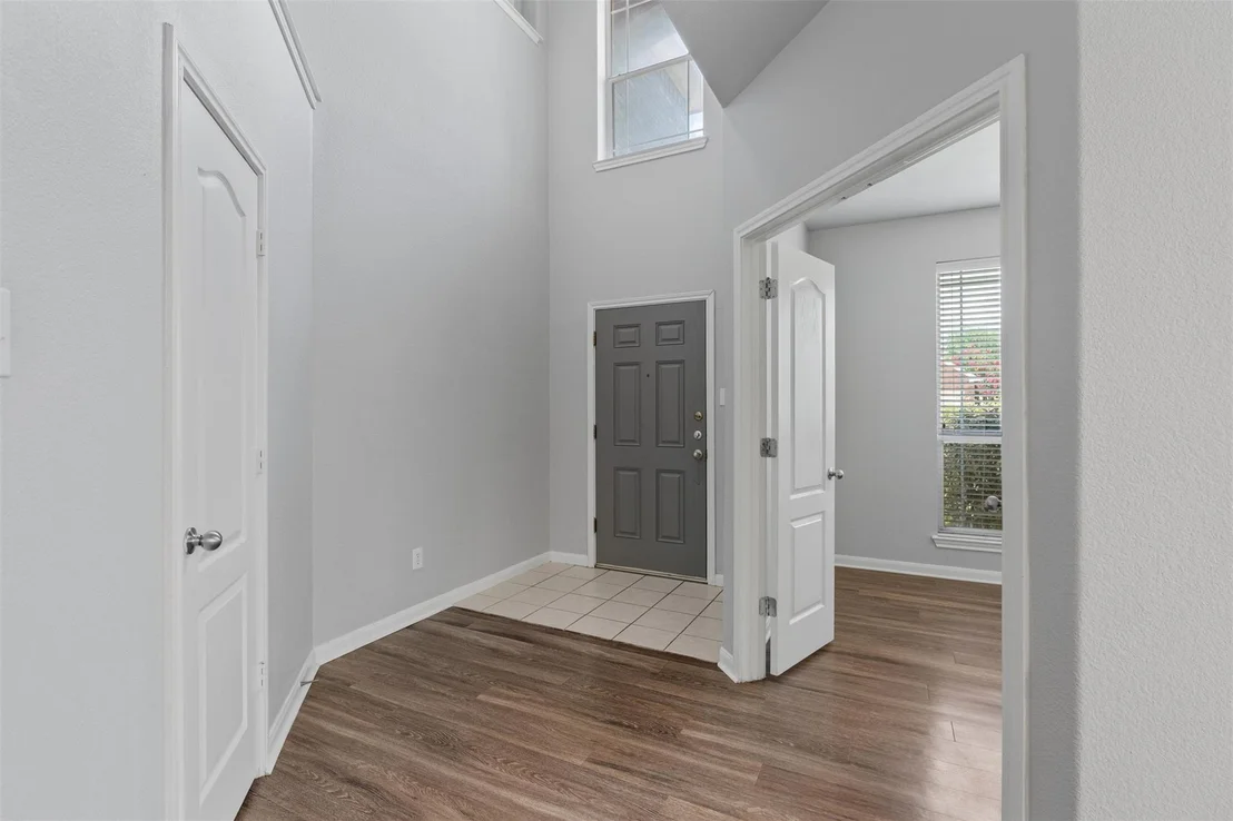 Photo of 198 Covent DR