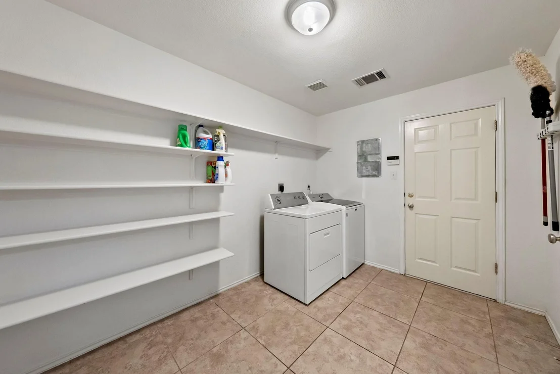 Photo of 2028 Desco DR