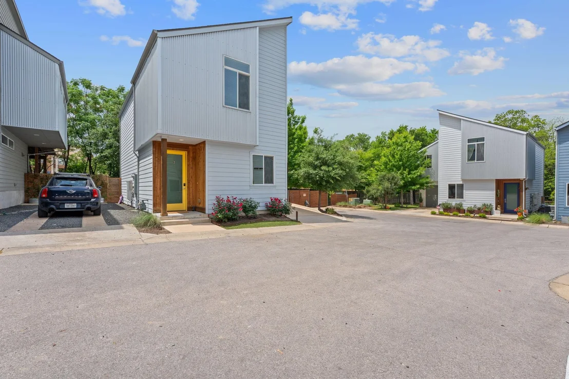 Photo of Unit 14 at 705 N Bluff DR
