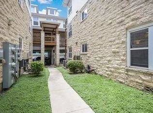 Photo of Unit 2 at 3009 Speedway