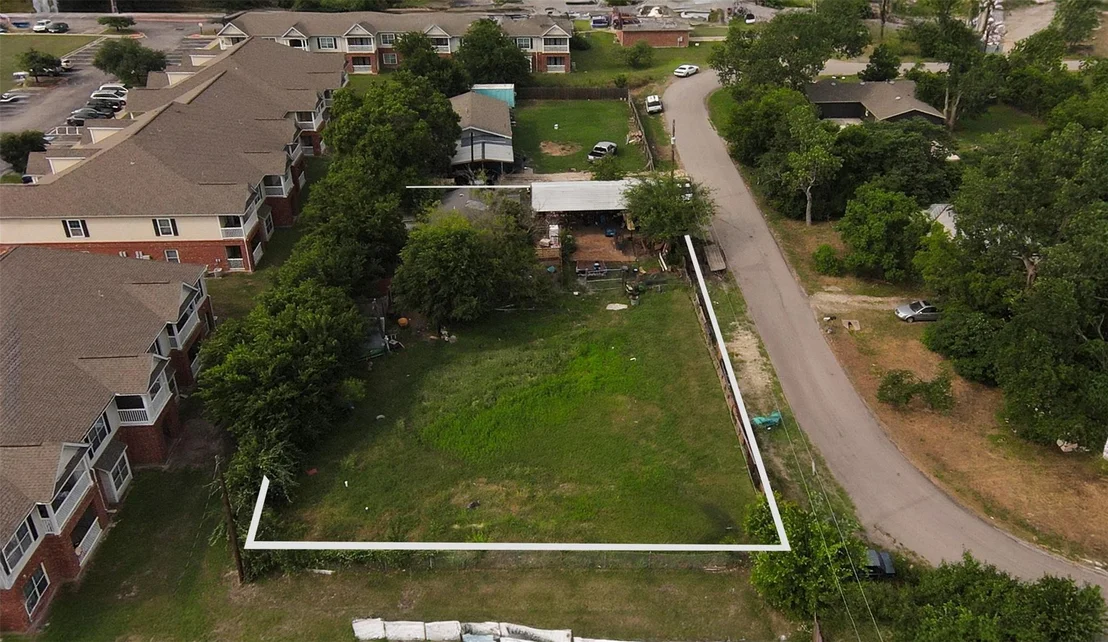 Photo of 8010 N Lake DR