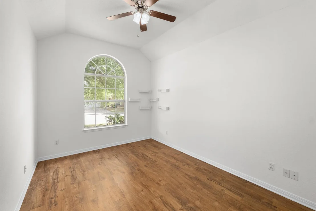 Photo of 1105 Woodview DR