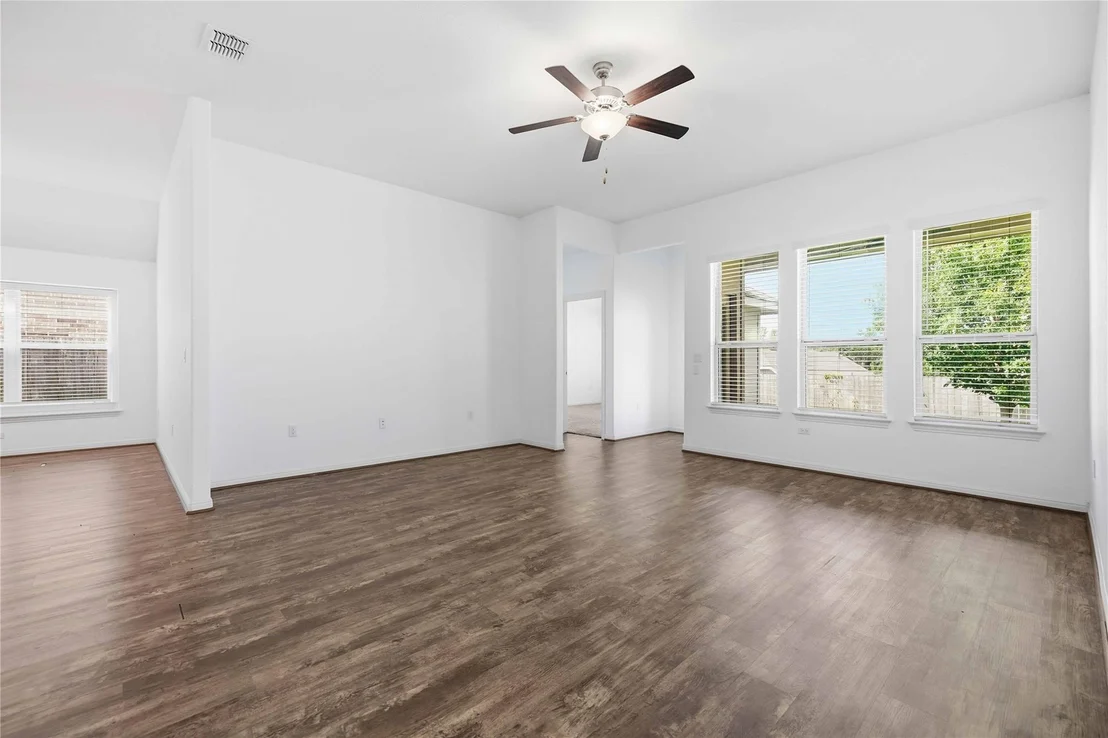 Photo of 707 Allende BND