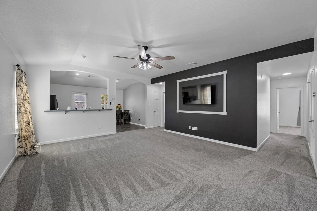 Photo of 121 McGugan LN