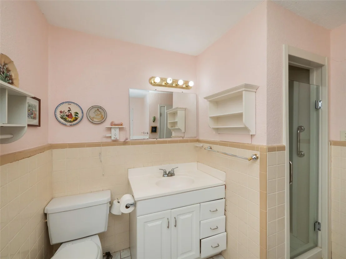 Photo of 700 Lewis DR