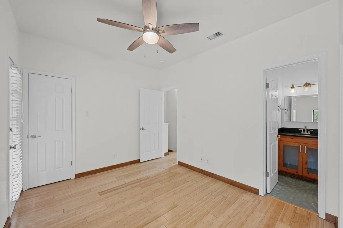 Photo of Unit 114 at 4401 Speedway ST