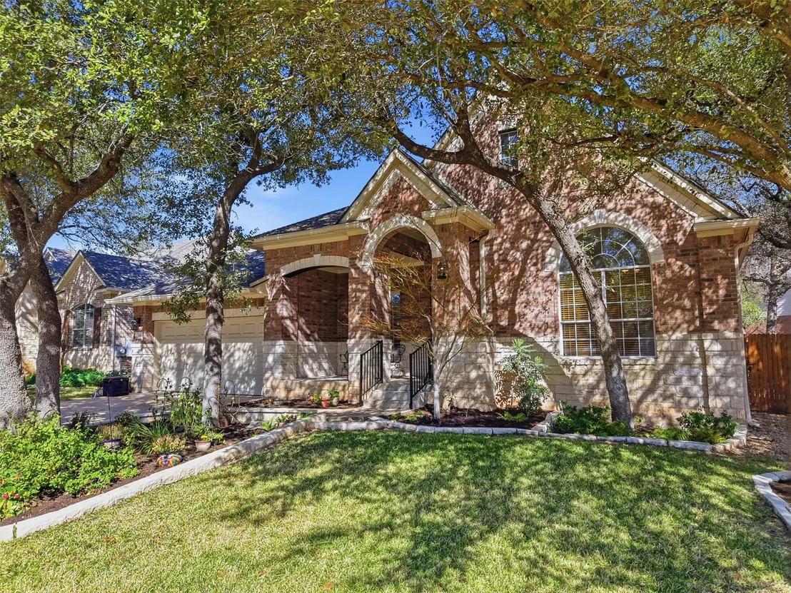 Photo of 526 Victoria DR