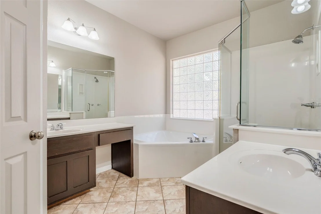 Photo of 517 Arbors CIR