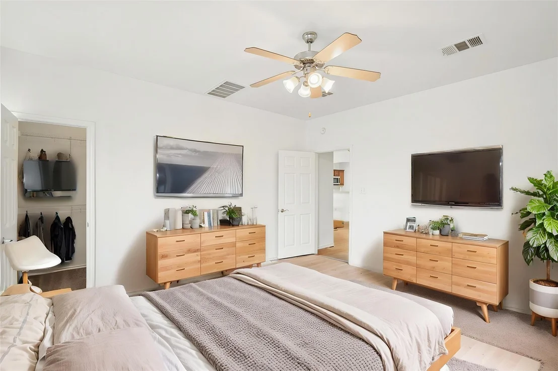 Photo of 141 Ashwood N