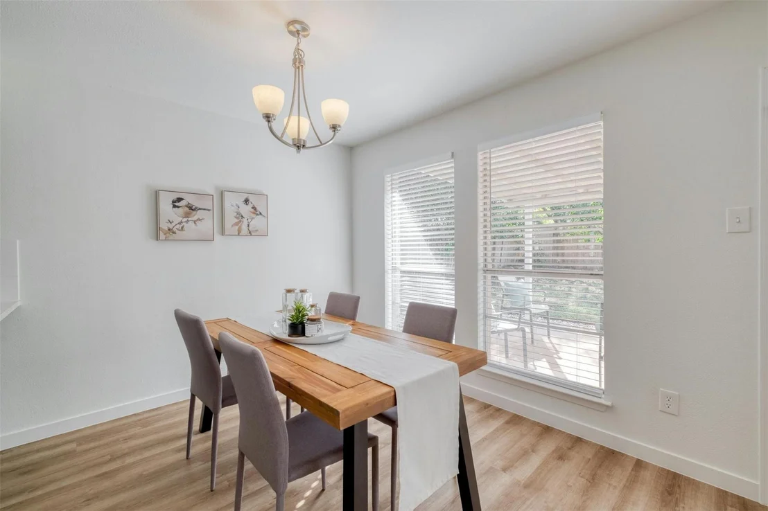 Photo of 1000 Spring Tree ST