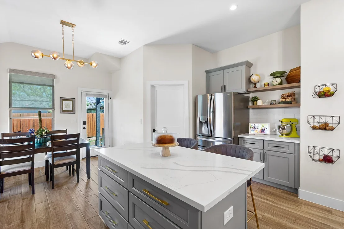 Photo of 303 W Browning ST