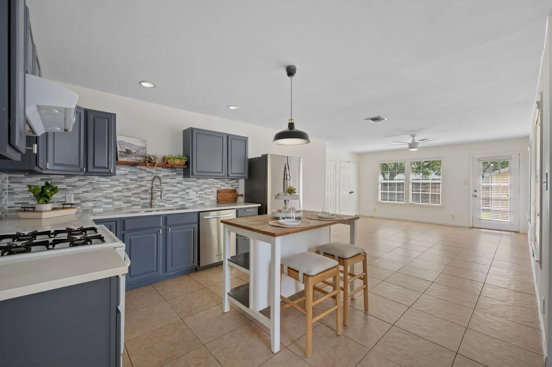 Photo of 5010 W Frances PL