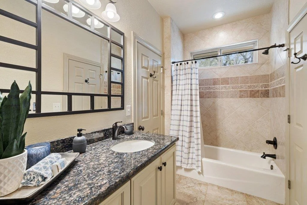 Photo of 232 Crooked Oak LN