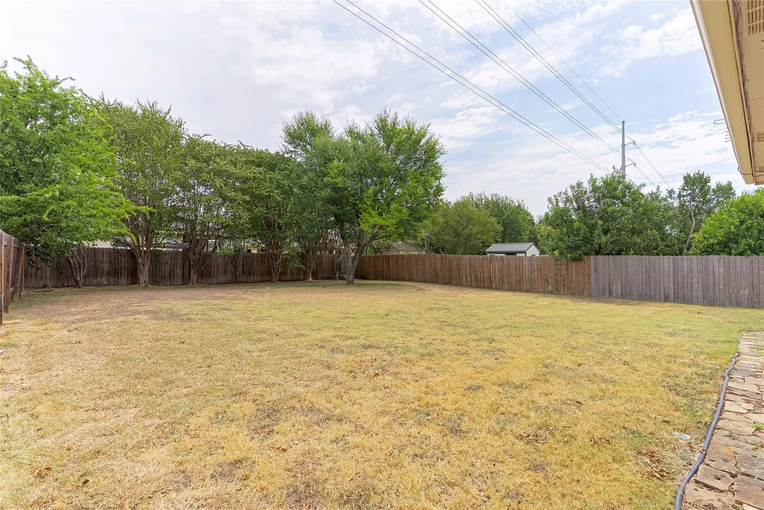 Photo of 1106 Willow Creek DR