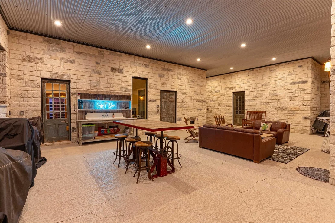Photo of 23633 Lakeside DR