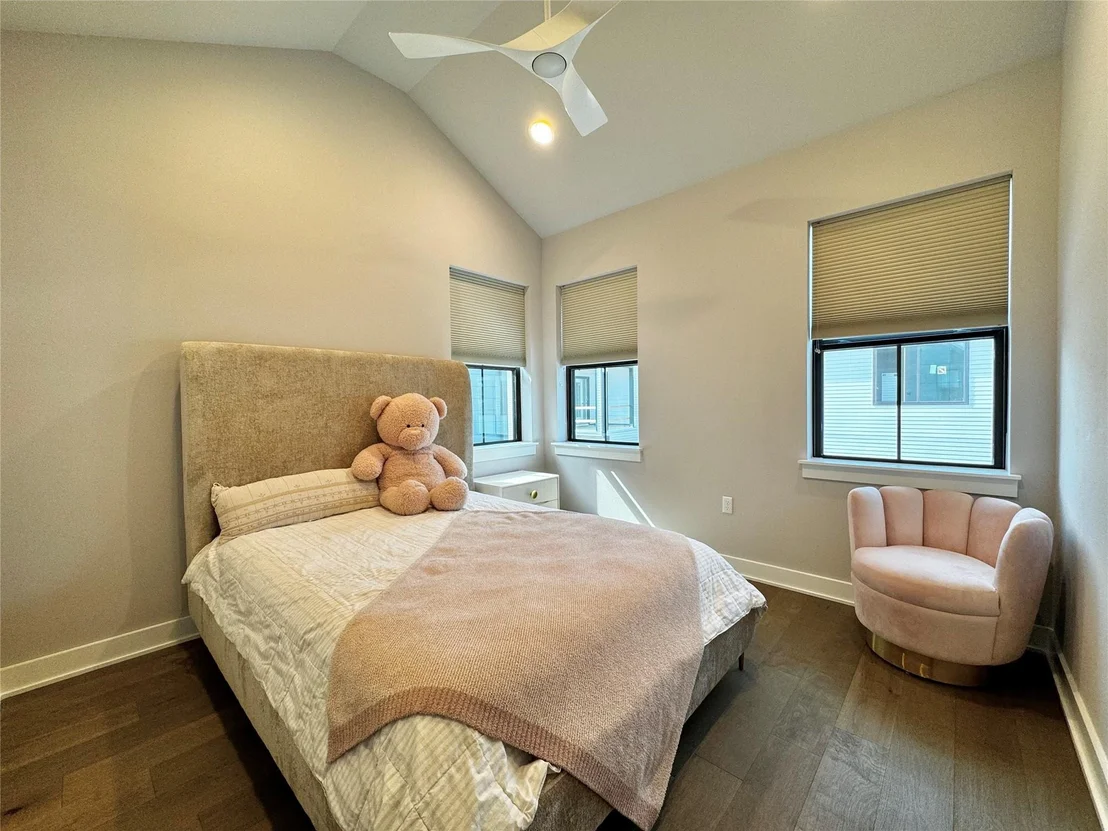 Photo of 3905 Taniguchi ST