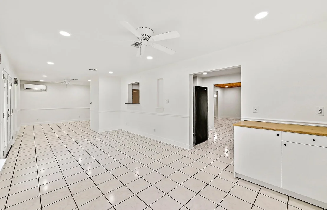 Photo of 1804 Oakridge DR