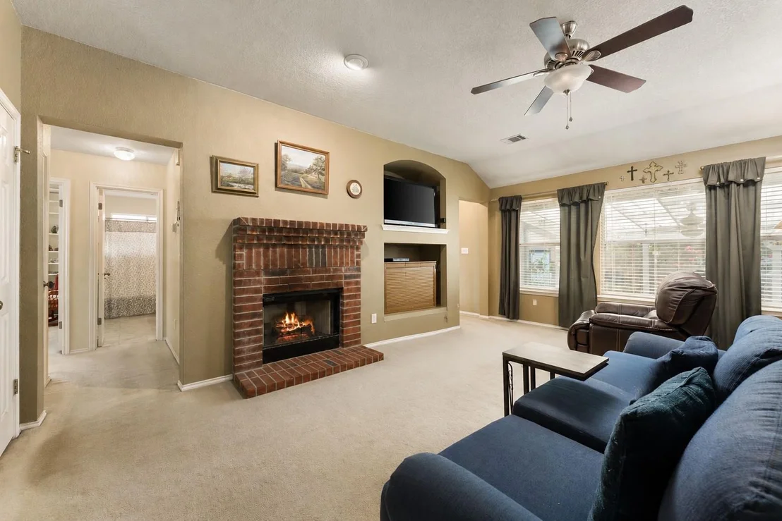 Photo of 810 Hilltop DR