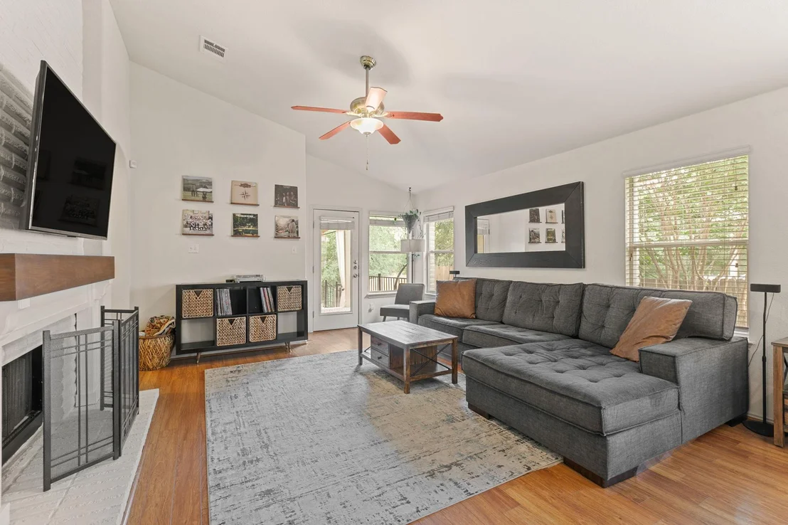 Photo of 659 Cullen BLVD