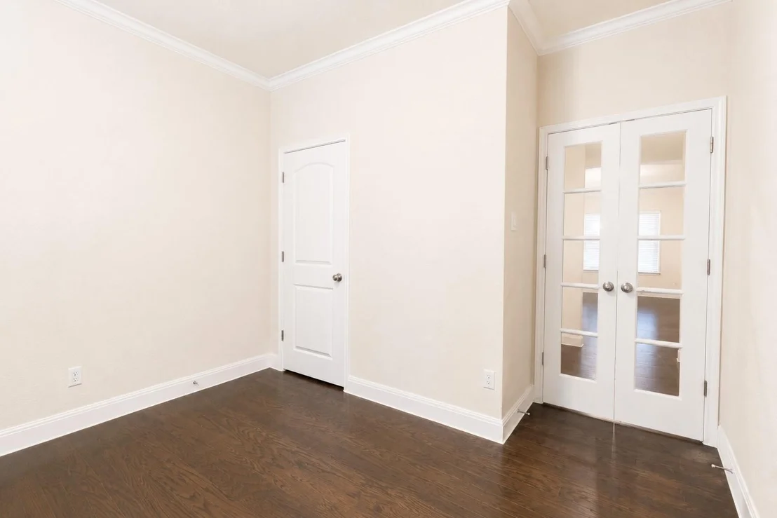 Photo of 7501 Lombardy LOOP