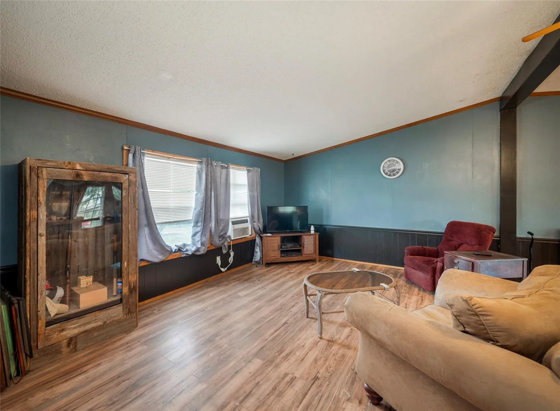 Photo of 1126 Apache DR