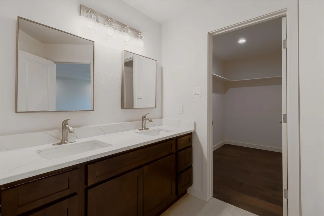 Photo of 7916 Hawthorn
