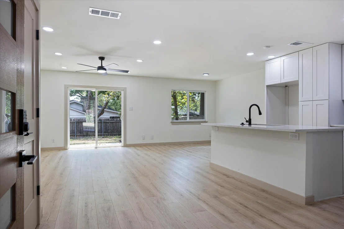 Photo of 3101 Steck Ave
