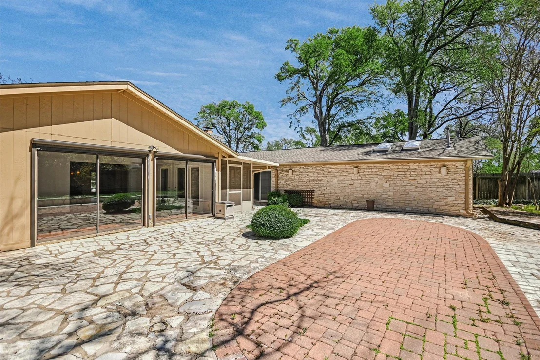 Photo of 4105 Far West BLVD