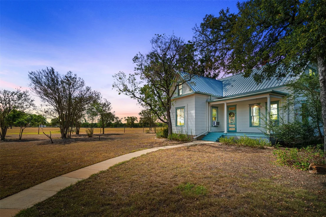 Photo of 105 Davis DR