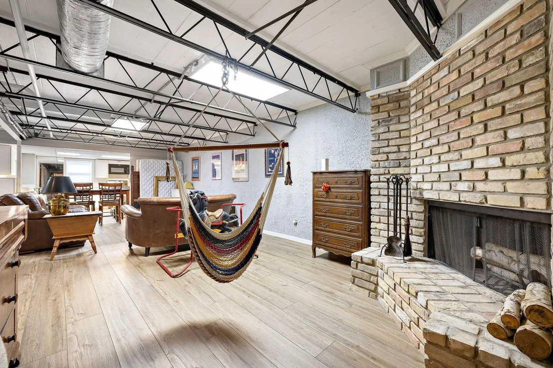 Photo of 7 Inwood CIR