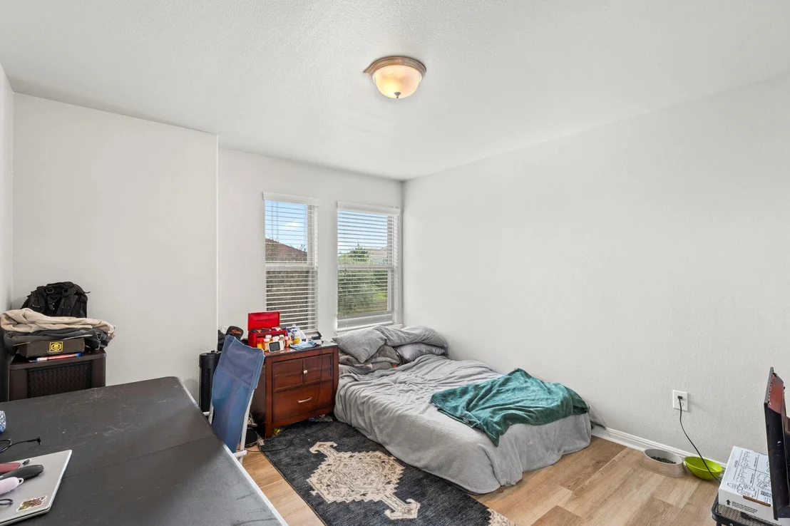 Photo of 424 Wapiti RD