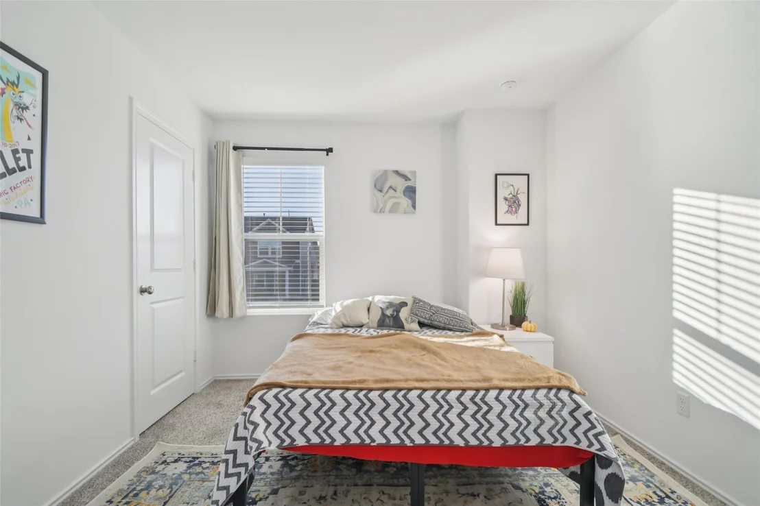 Photo of 857 Powell ST