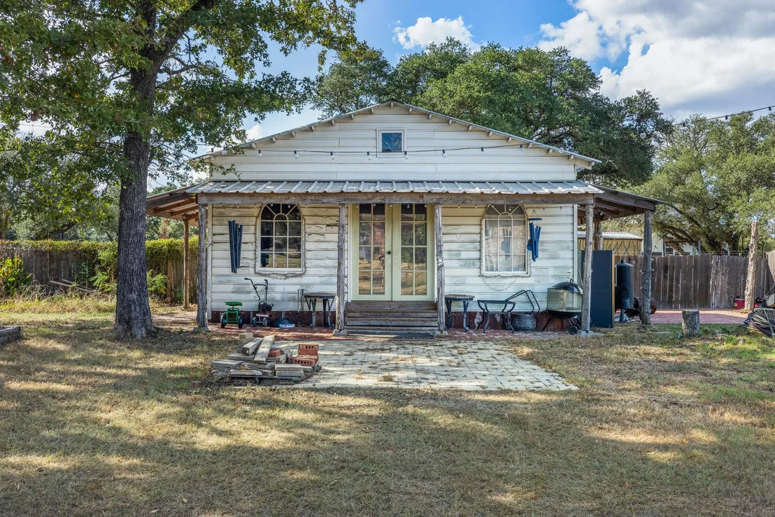 Photo of 1102 Private Road 2332