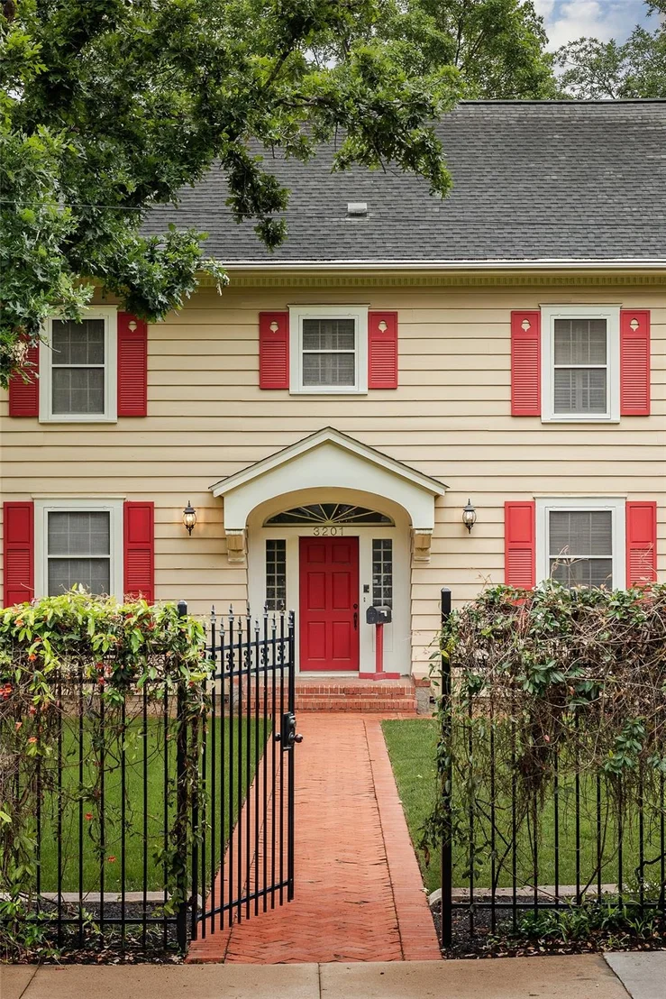 Photo of 3201 West Ave