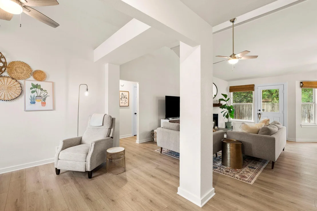 Photo of 215 Crystal Knoll BLVD