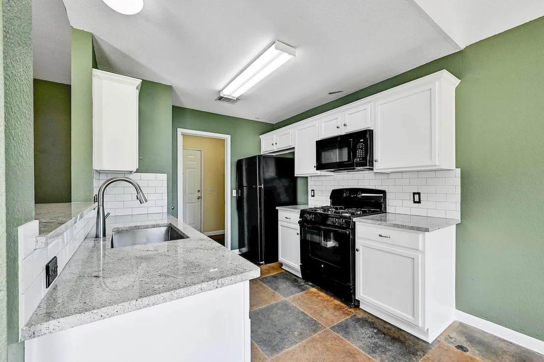 Photo of 902 Honeysuckle DR