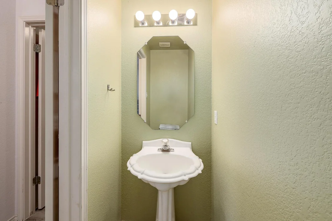 Photo of 15433 Ozone PL