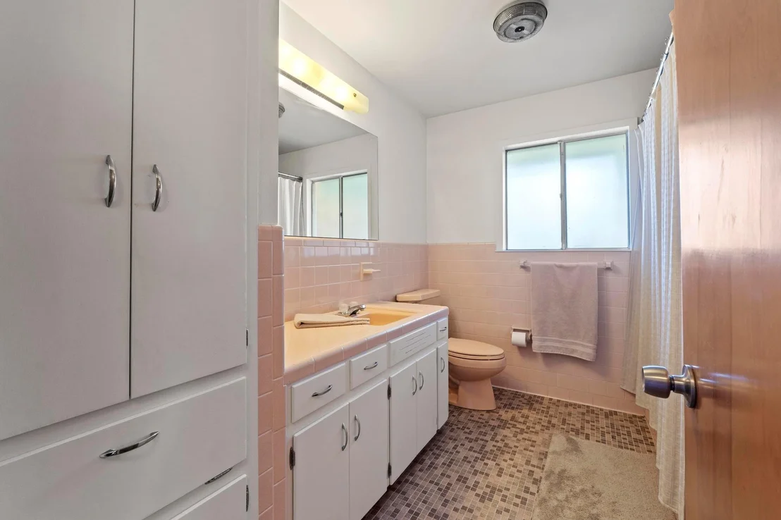 Photo of 100 W Central DR