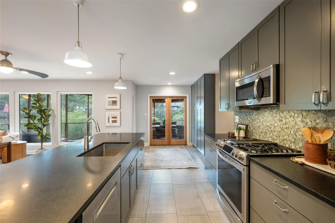 Photo of 6812 Pioneer PL