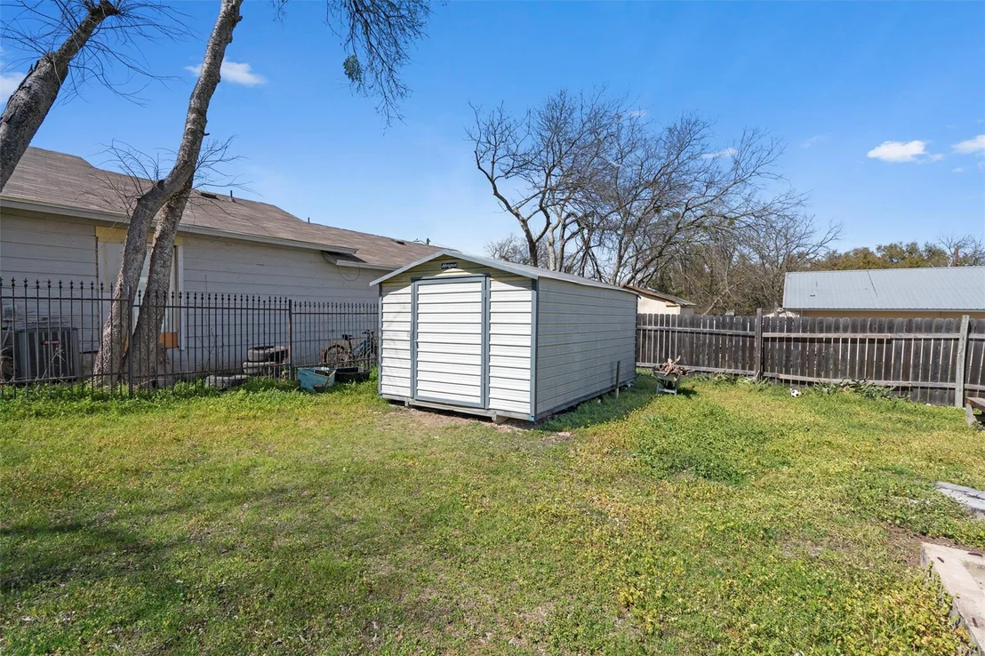 Photo of 401 Eberhart LN