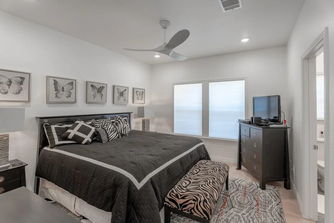 Photo of 2704 Aurora